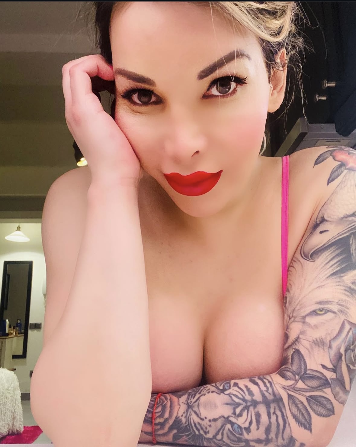 Helena Luengo mostrando fuerza y actitud