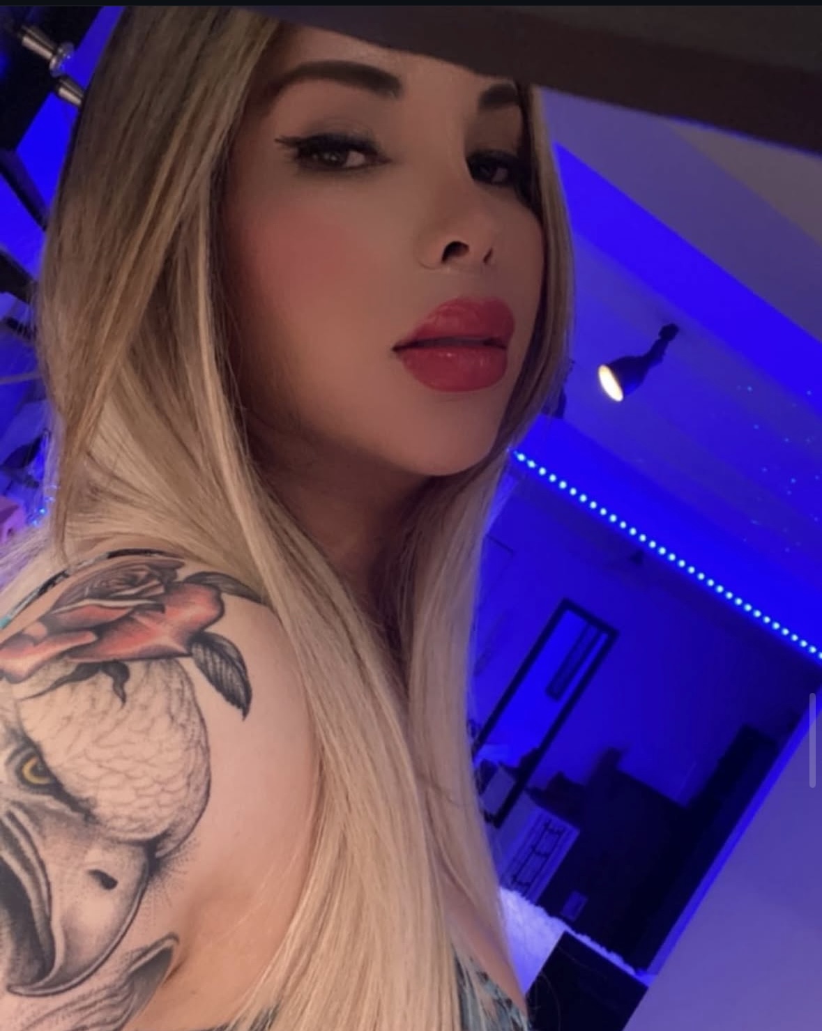 Helena Luengo con un estilo urbano y chic